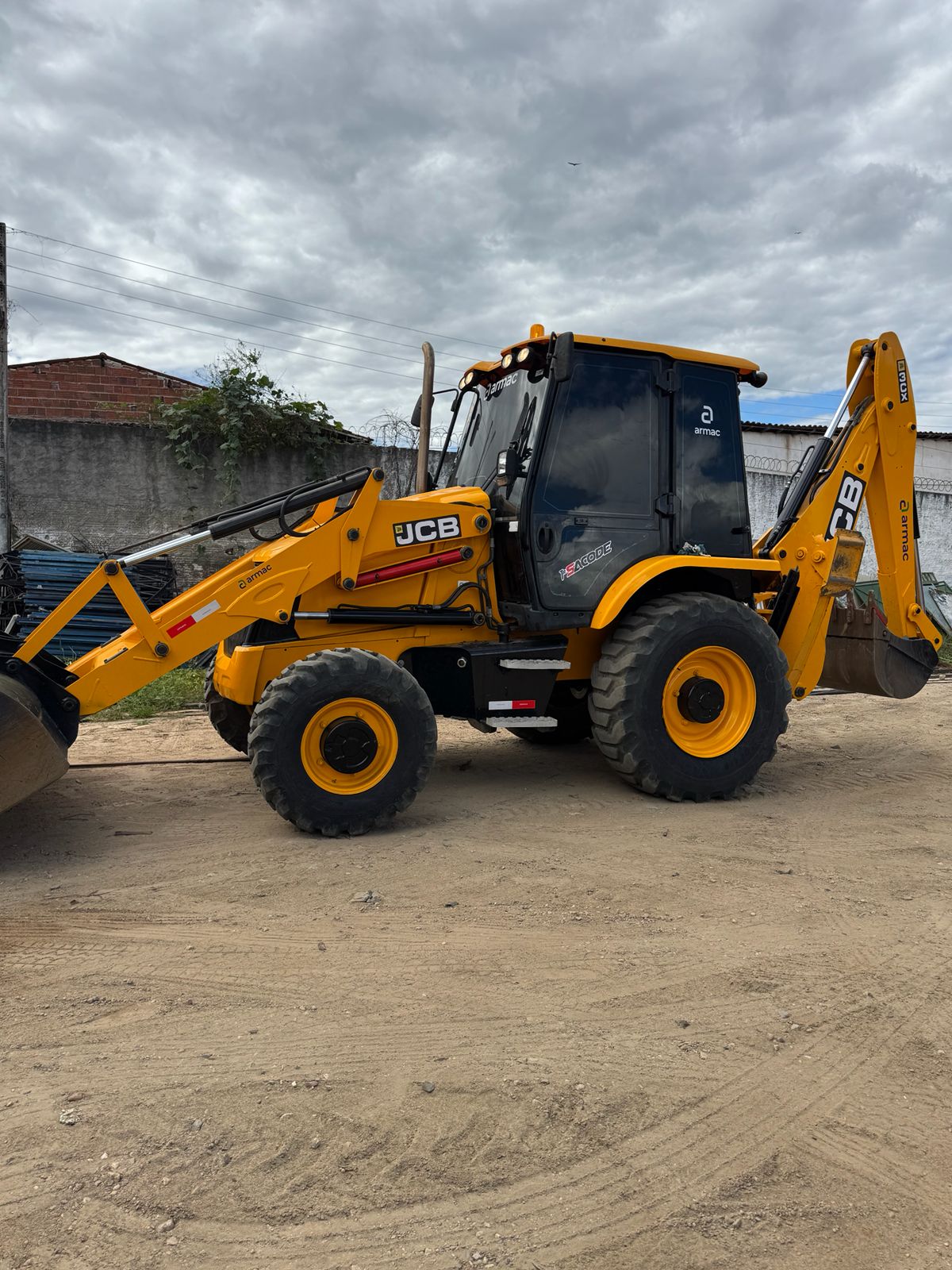 Retroescavadeira JCB para locação no Ceará