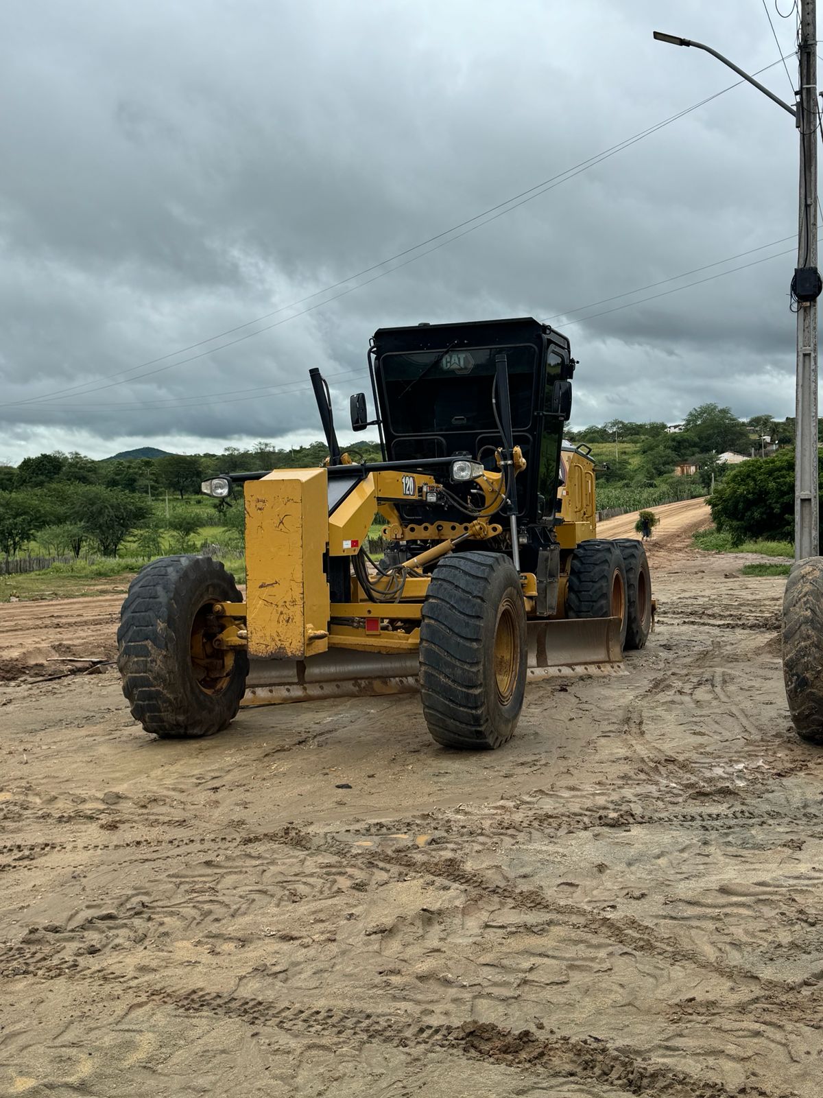 Motoniveladora CAT para locação no Ceará